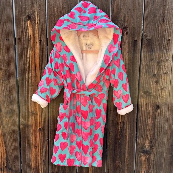 Posh Peanut Queen of Hearts Kids' Long Sleeve Plush Robe